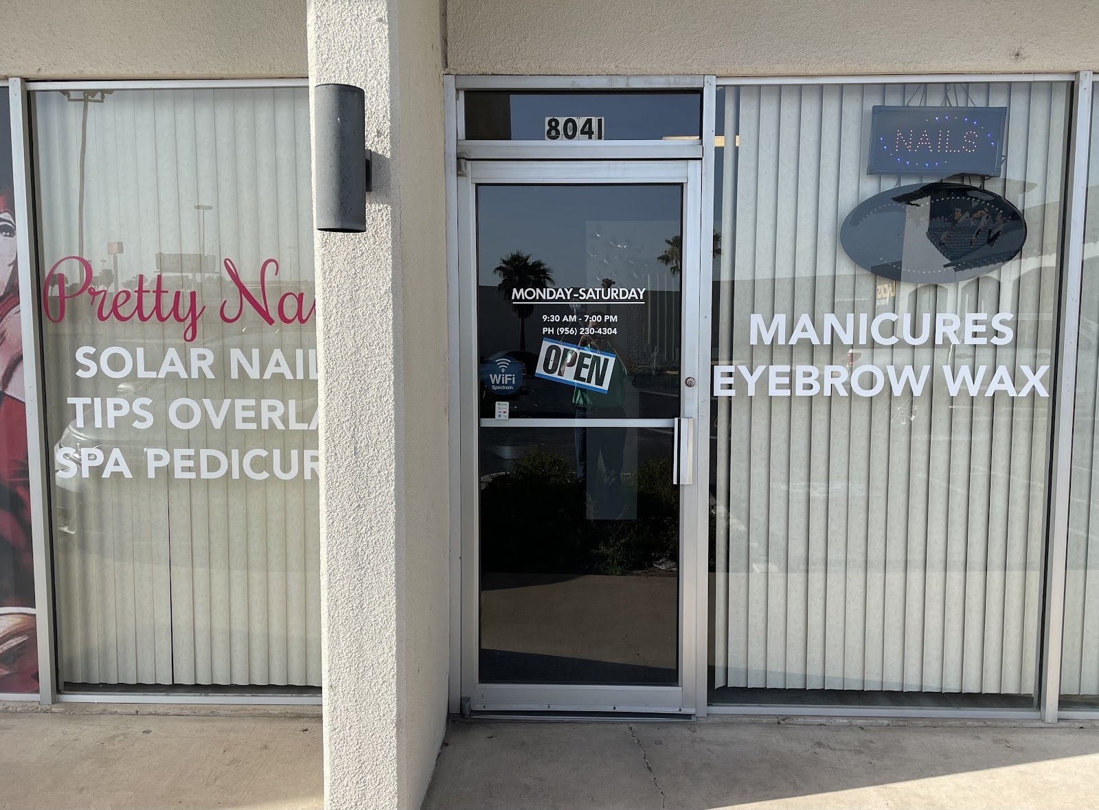 Pretty Nails & Spa logo