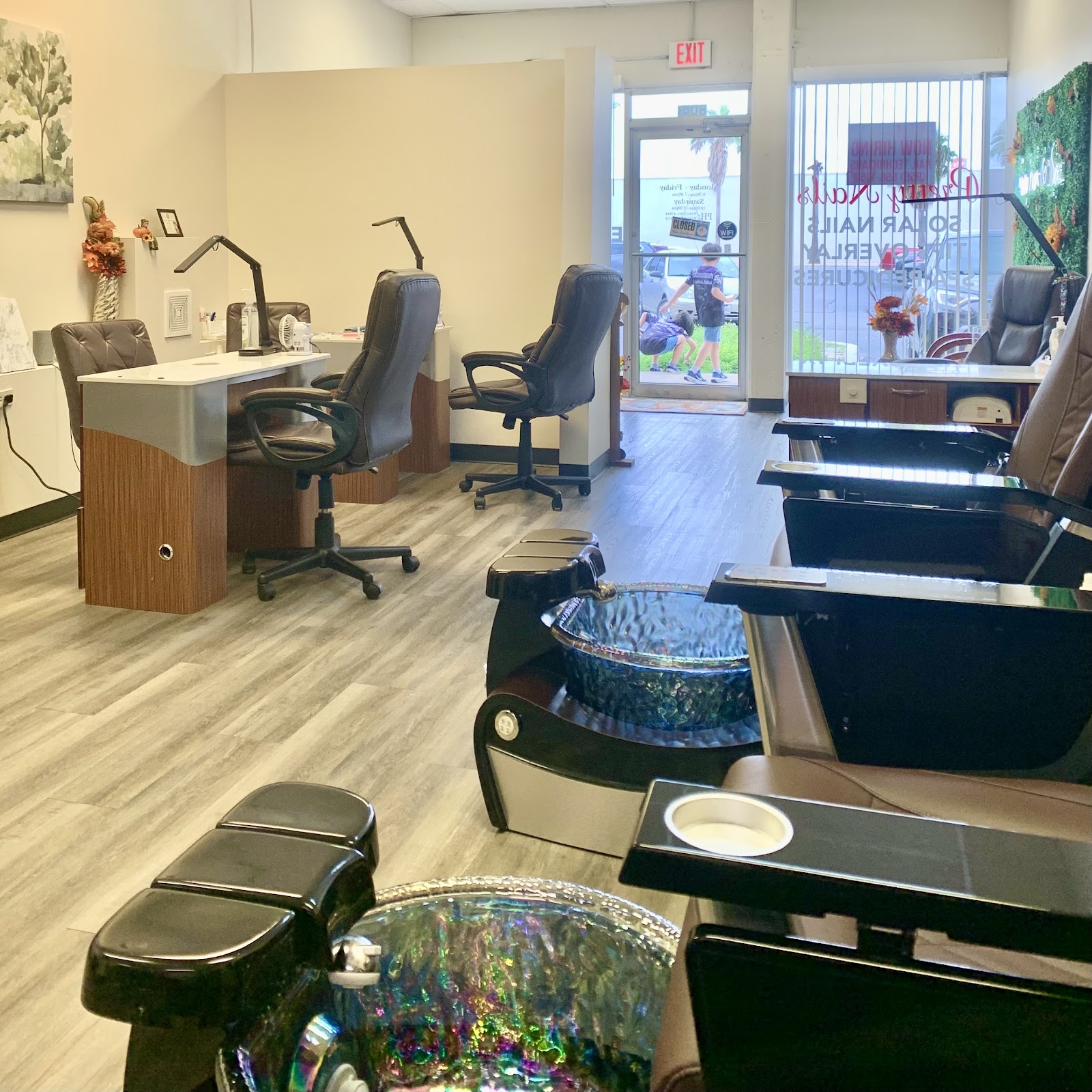 Pretty Nails & Spa nail work in Harlingen, Texas